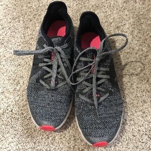 Nike Air Max -Size 4Y